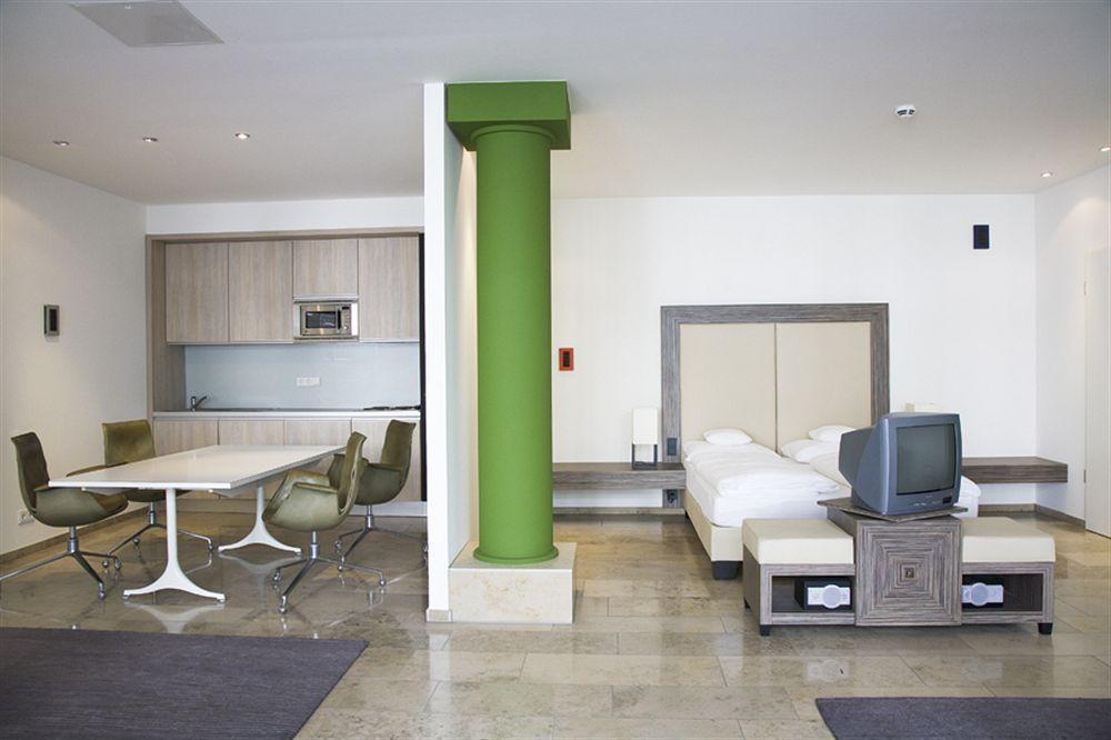 Burns Art & Culture 4*