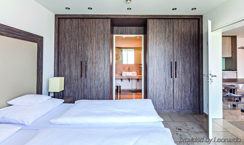 Burns Art & Culture 4*