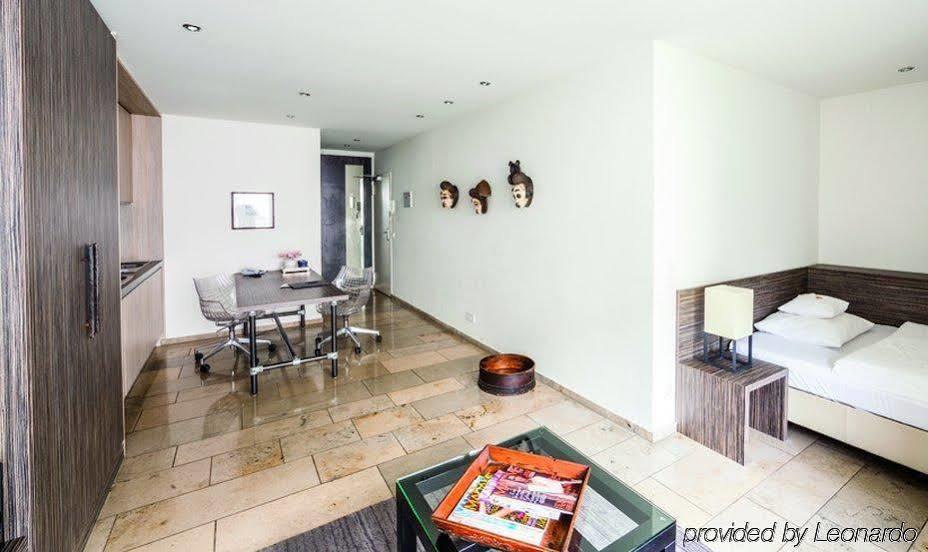 Burns Art & Culture 4*