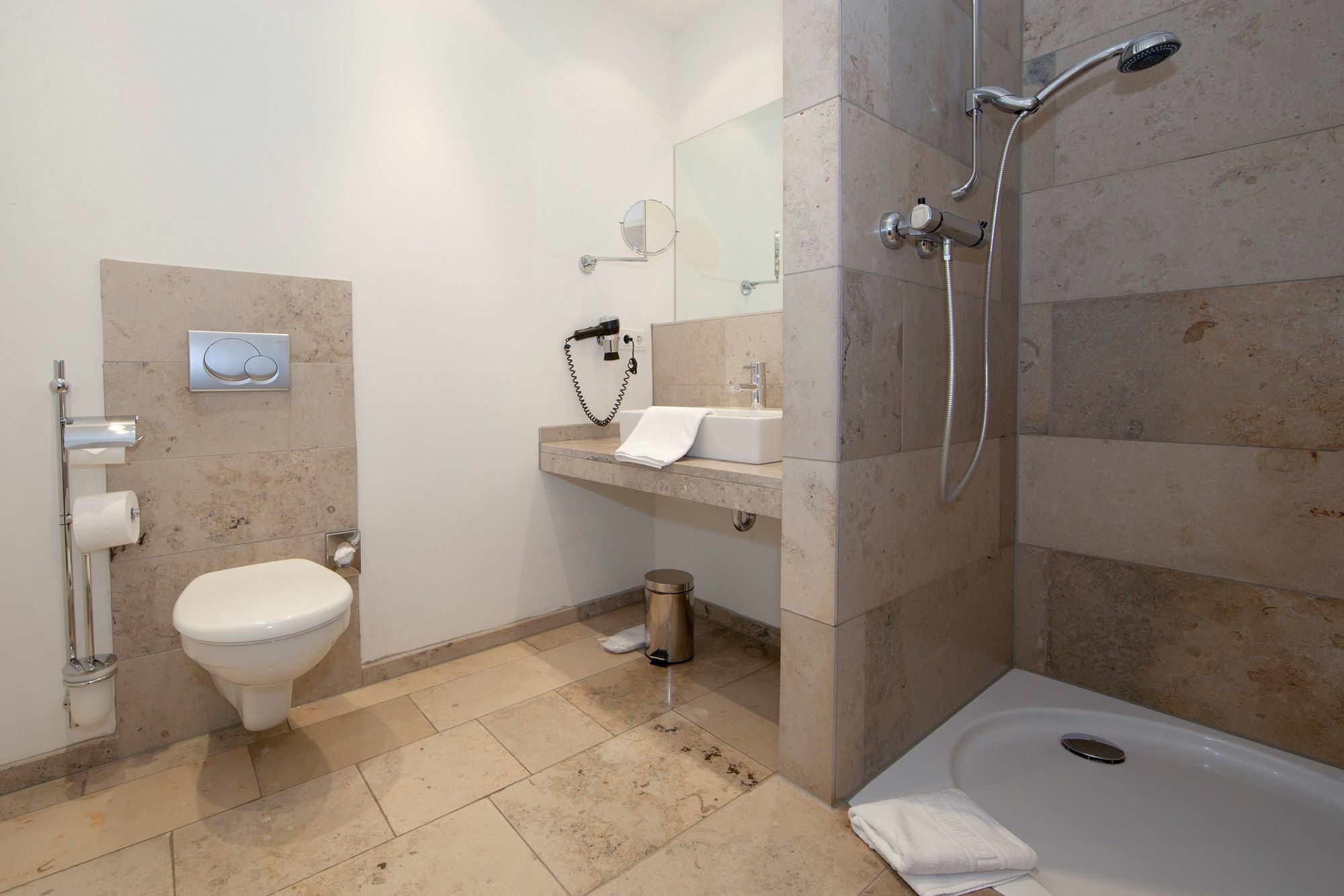 Hotel Burns Art & Culture