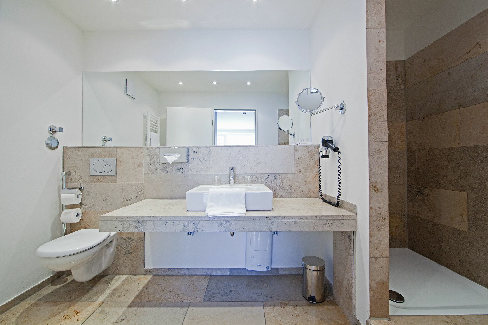 Burns Art & Culture 4*