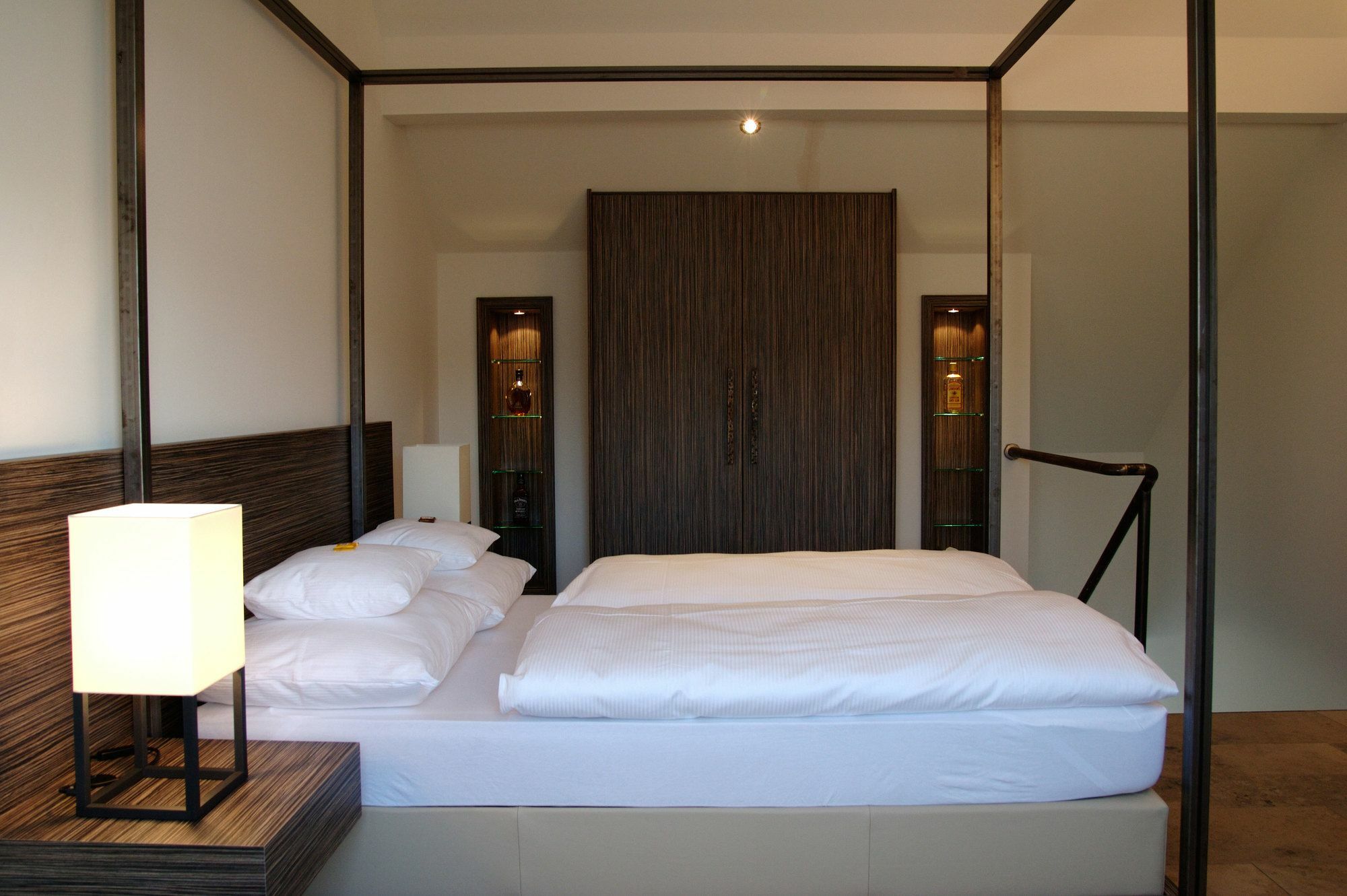 Burns Art & Culture Hotel 4*