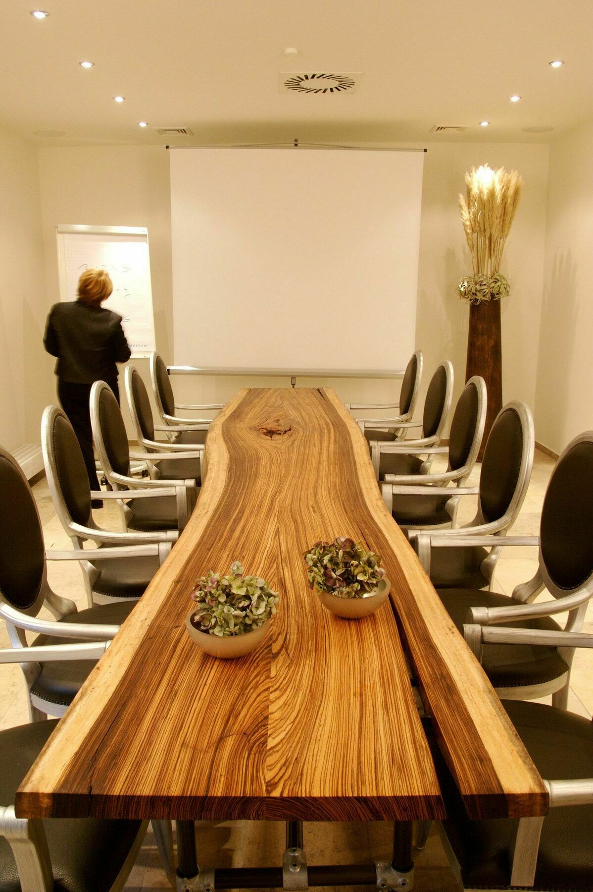 Burns Art & Culture Hotel