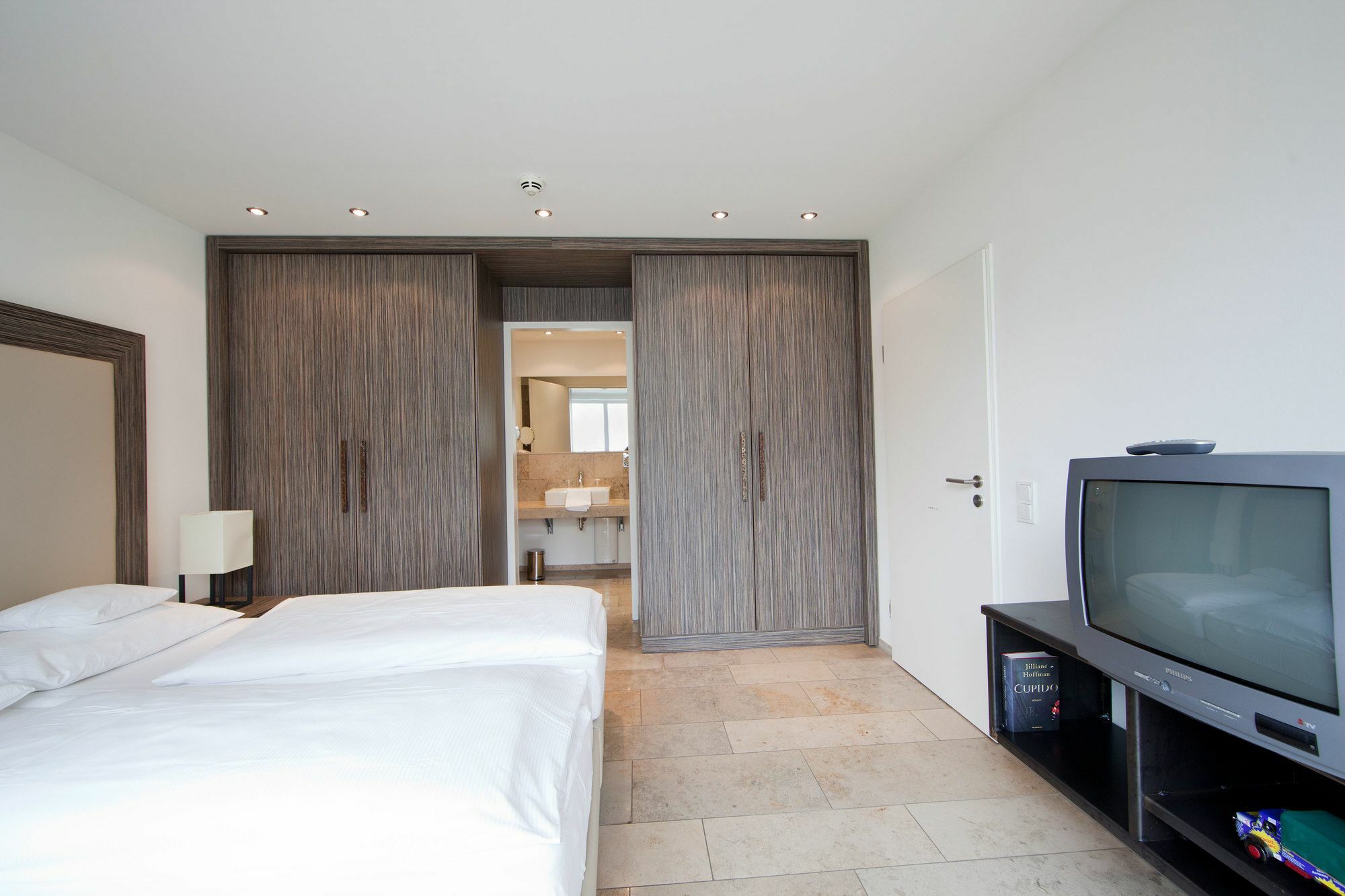 Burns Art & Culture Hotel 4*