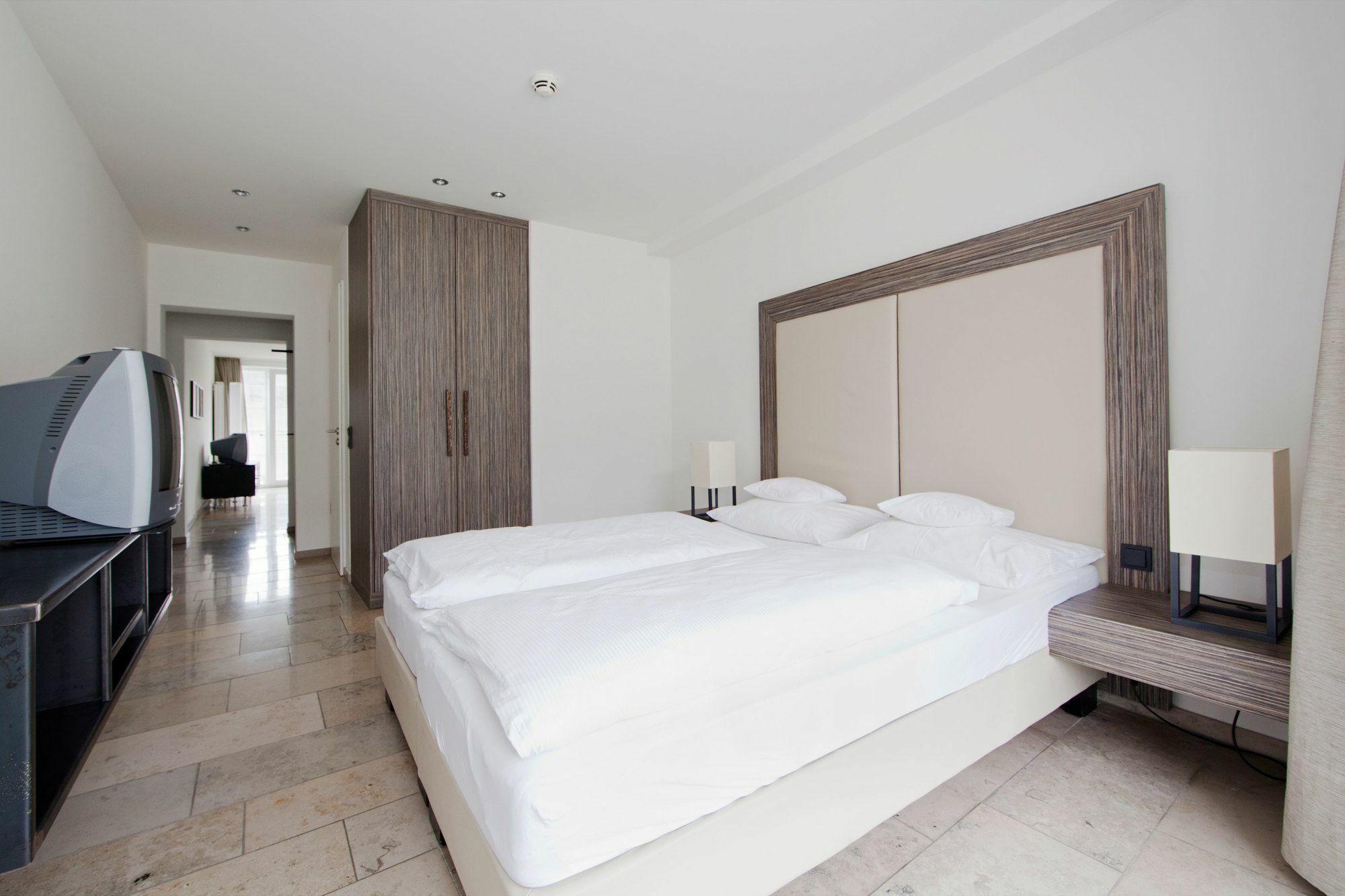 Burns Art & Culture Hotel 4*