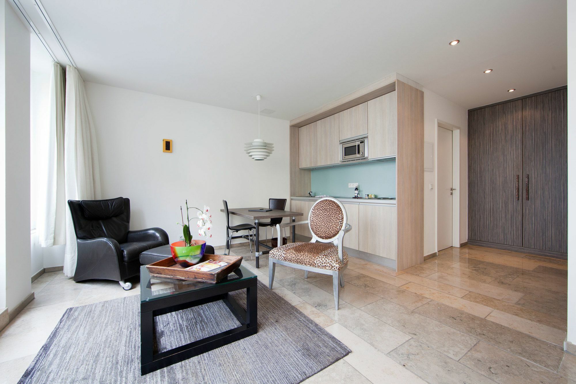 Burns Art & Culture Hotel