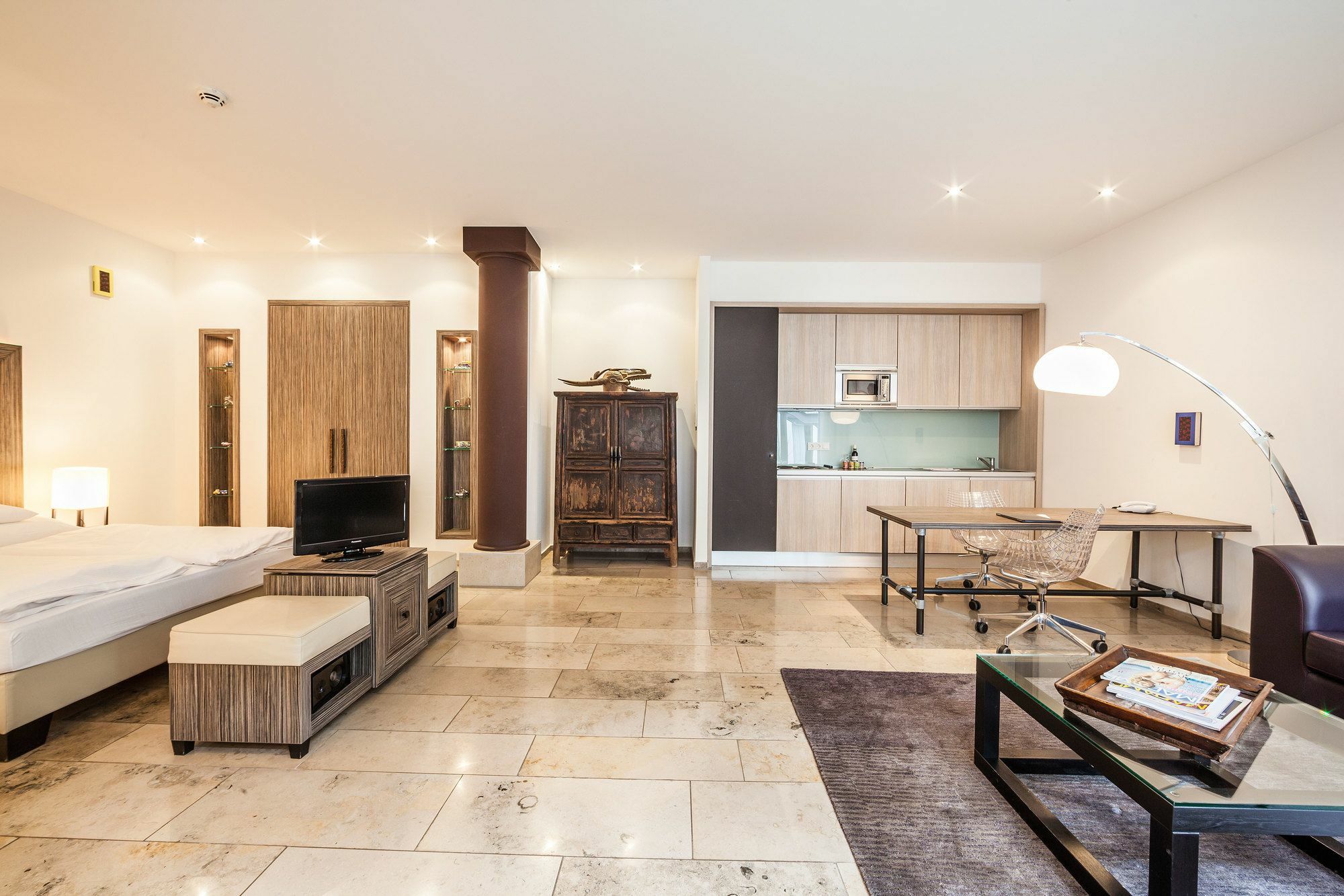 Burns Art & Culture Hotel 4*