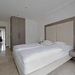 Burns Art & Culture Hotel