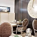 Burns Art & Culture Hotel 4*