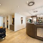 Burns Art & Culture Hotel 4*
