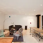 Burns Art & Culture Hotel