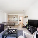 Burns Art & Culture Hotel