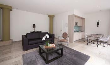 Burns Art & Culture Hotel