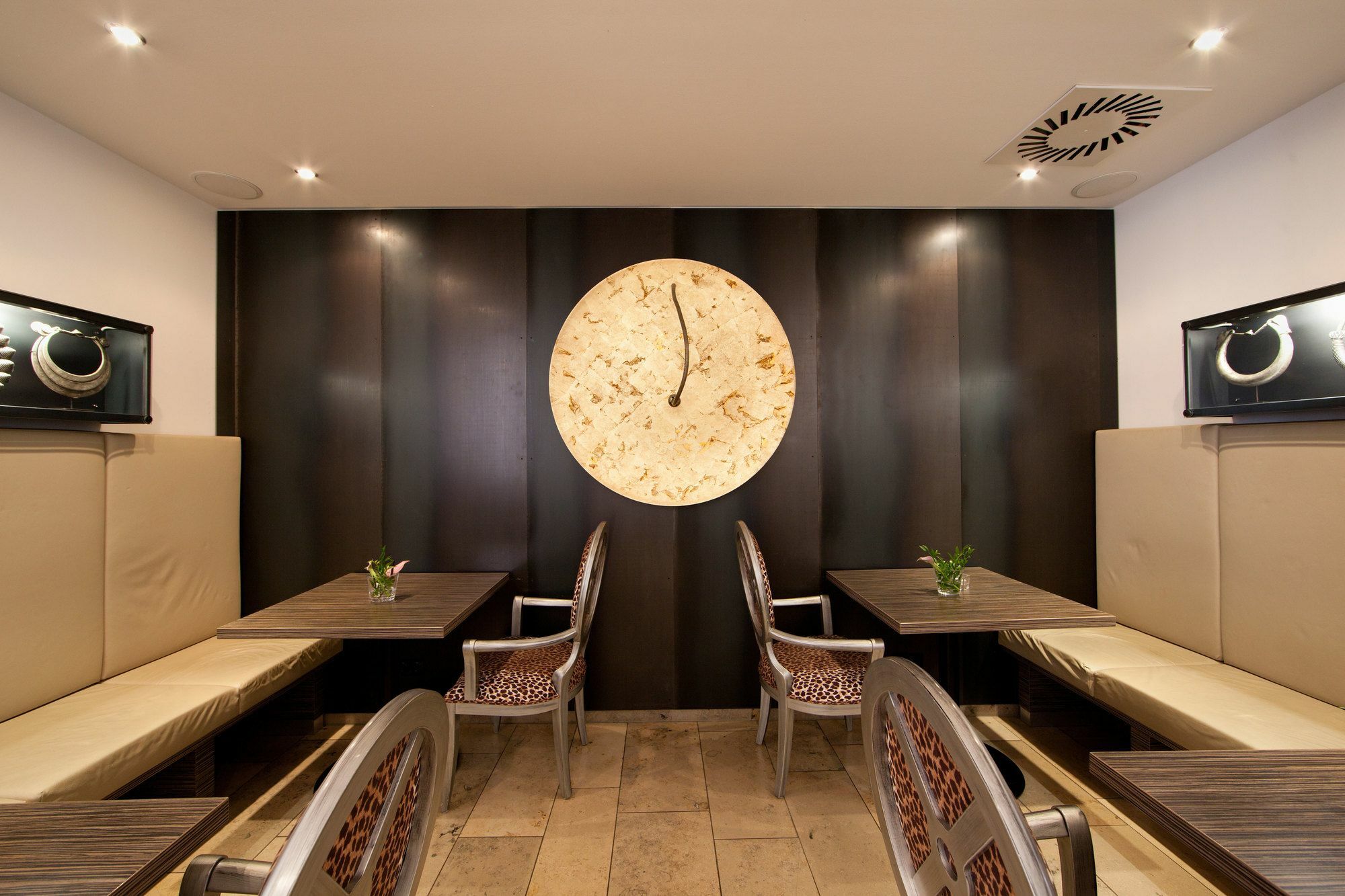 Burns Art & Culture Dusseldorf