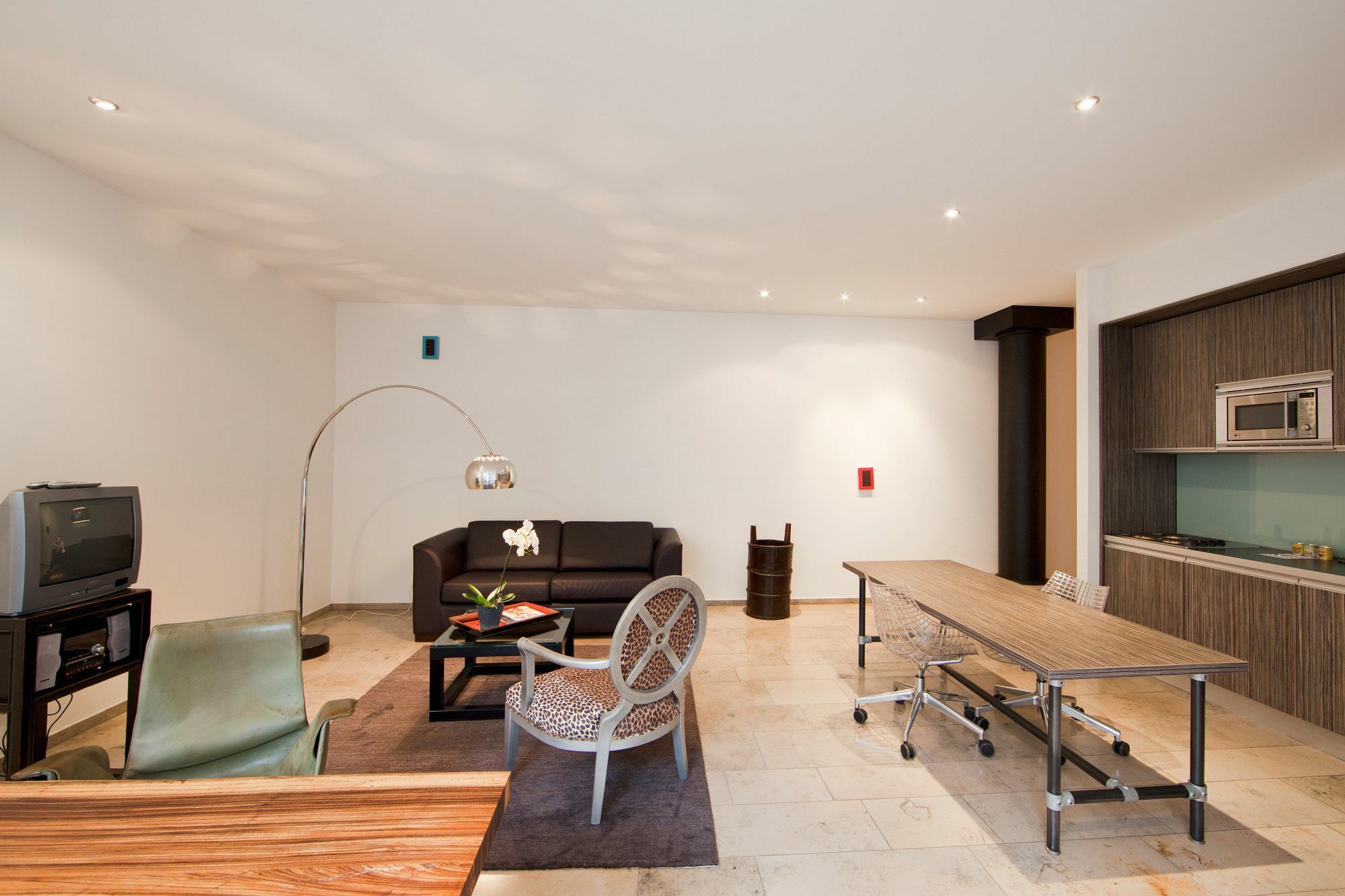 Burns Art & Culture Hotel