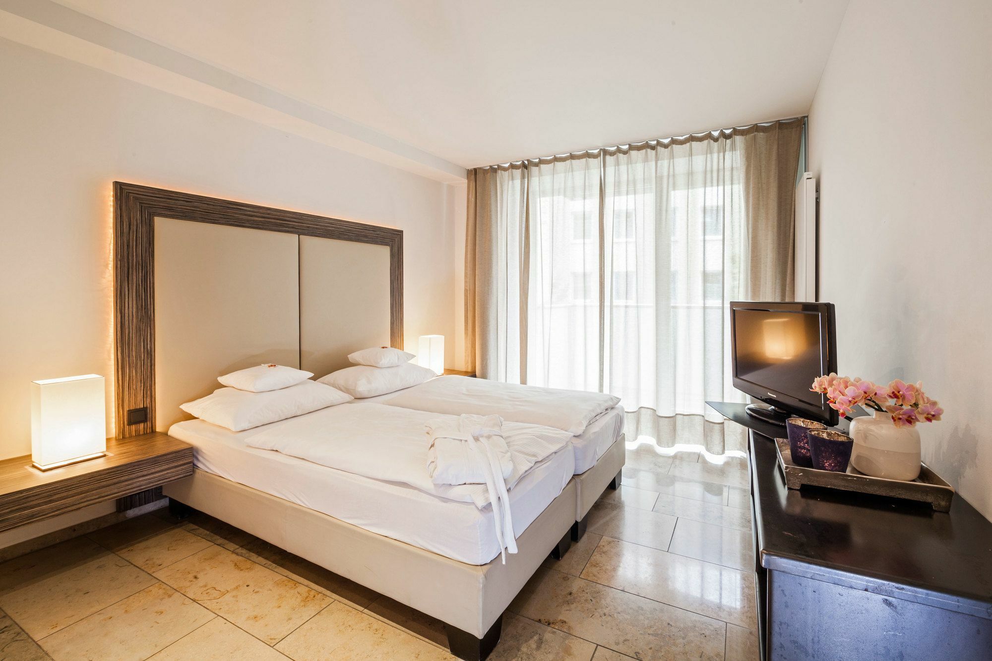 Burns Art & Culture 4*