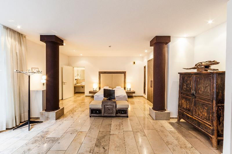 Burns Art & Culture 4*